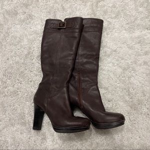 UGG LEATHER HEELED BOOTS